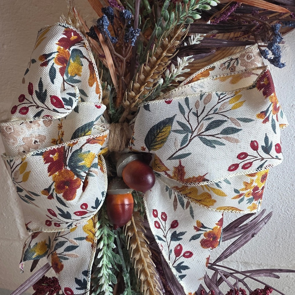 Rustic Fall Wood Slice Wreath with Dried Botanicals and Autumn Leaf Bow - Picture 4 of 9